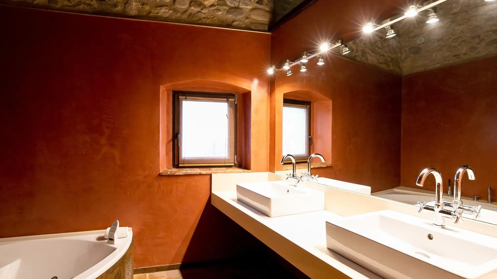 Masia Mas Sastre Con Piscina Cerca De Girona Bordils